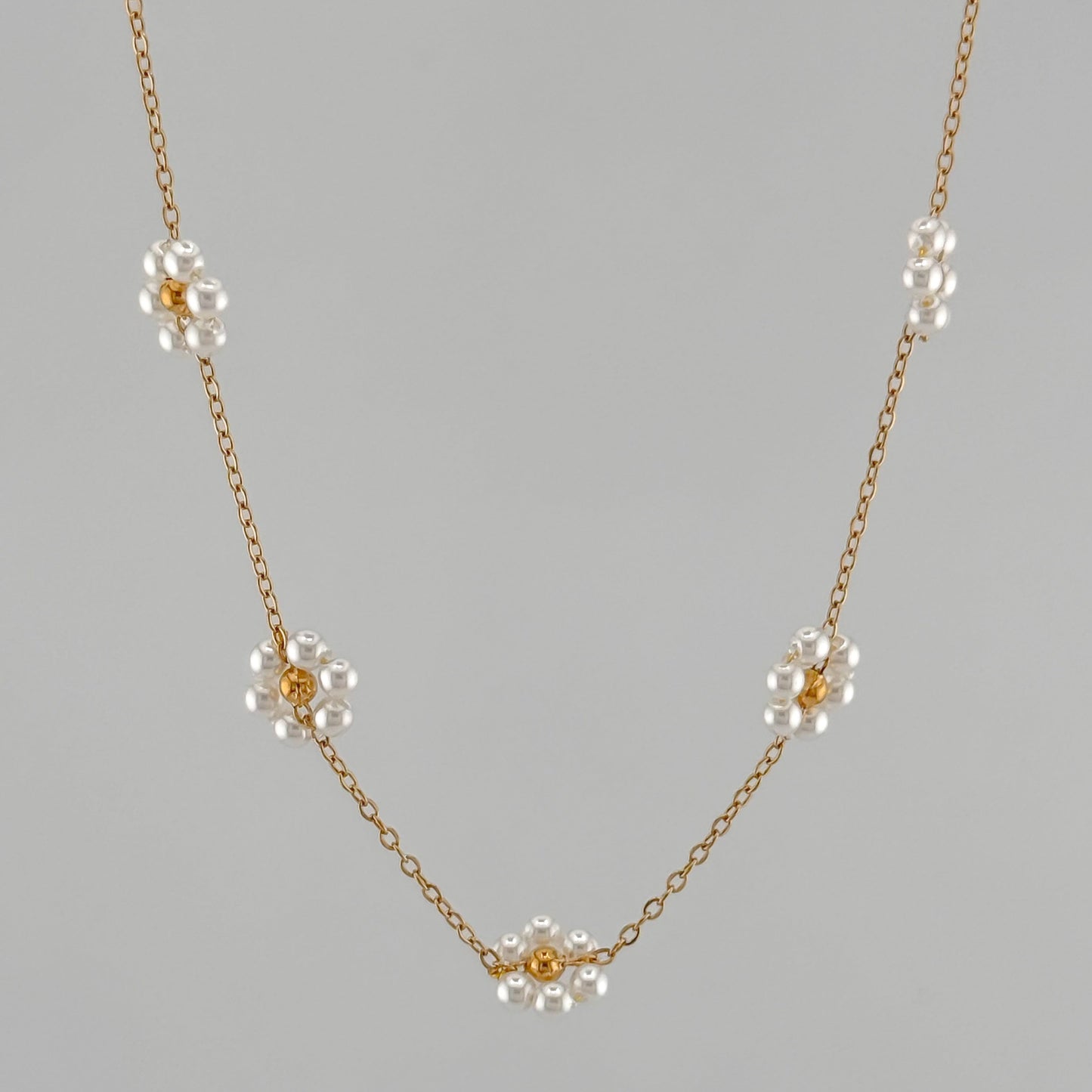 Pearly Flowers Necklace