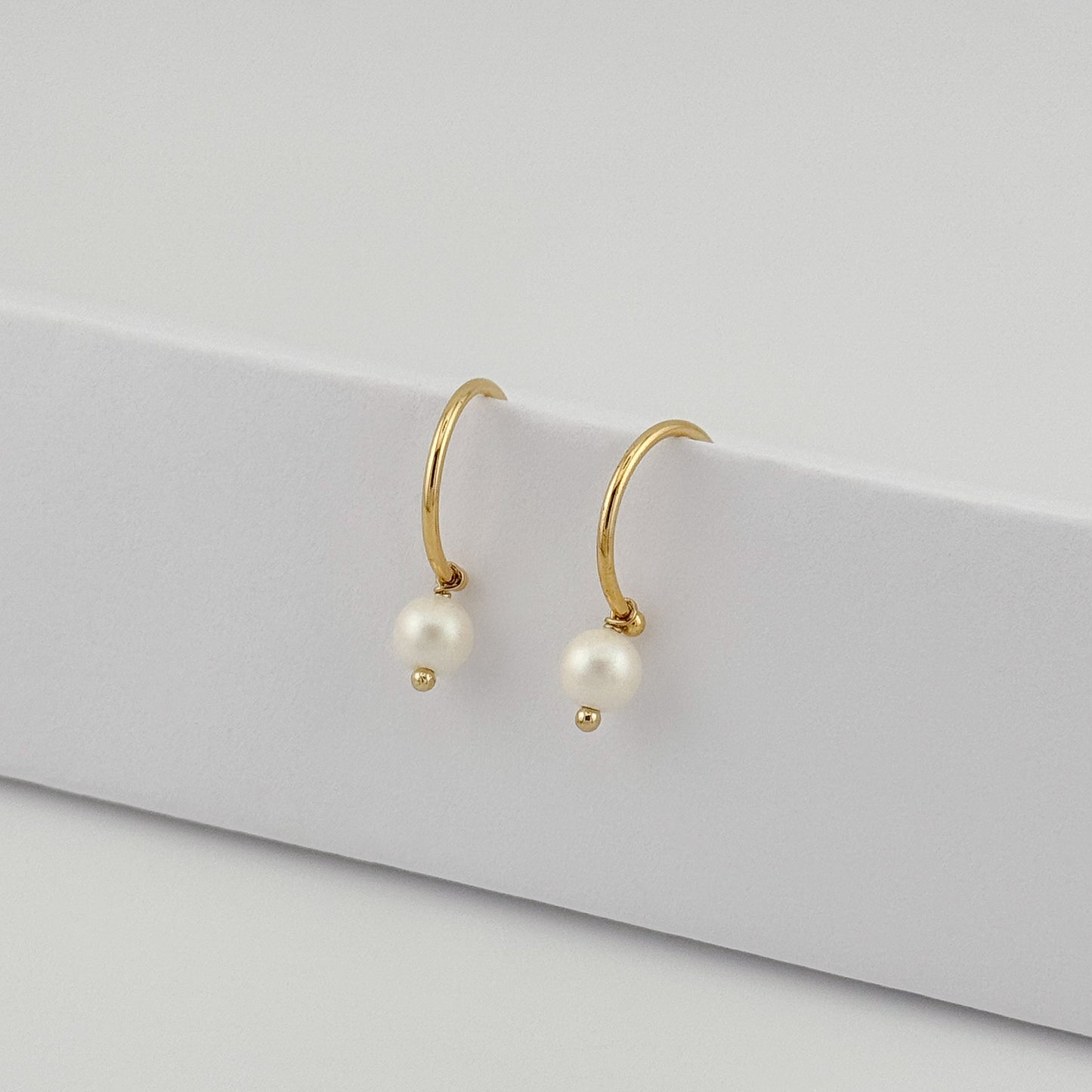 Droop Pearl Earrings