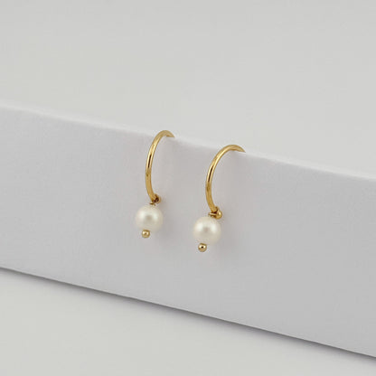 Droop Pearl Earrings