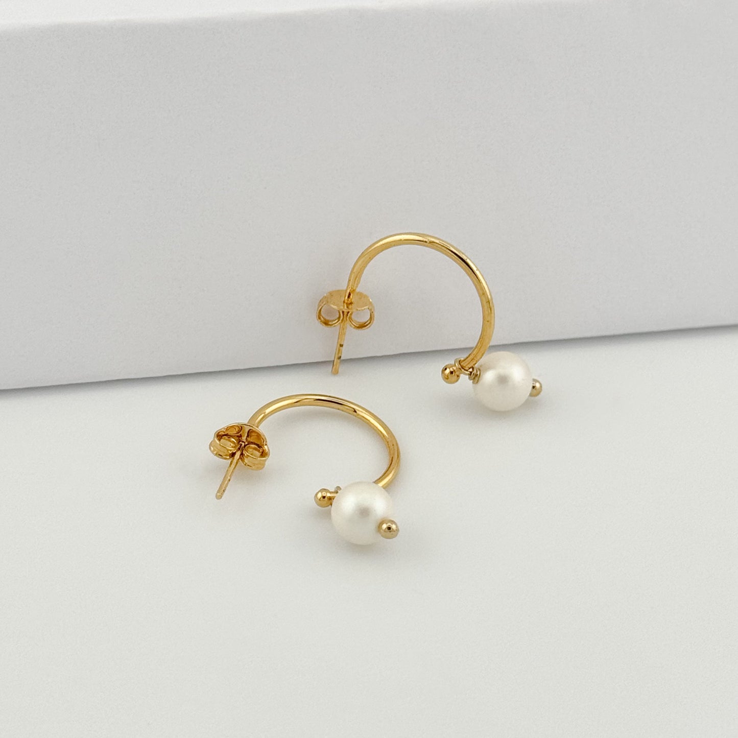 Droop Pearl Earrings